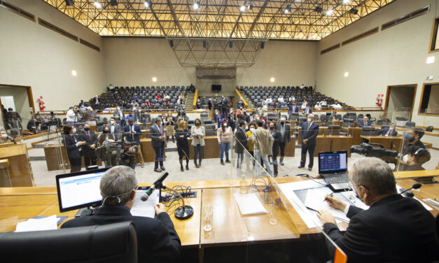 Vereadores de Porto Alegre aprovam proposta que autoriza a desestatização da Carris