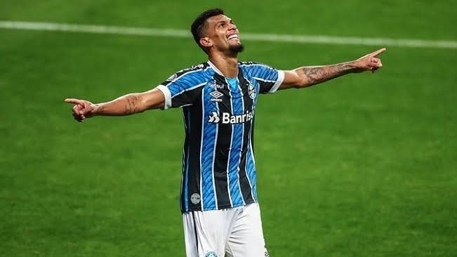 Grêmio renova contrato de Rodrigues