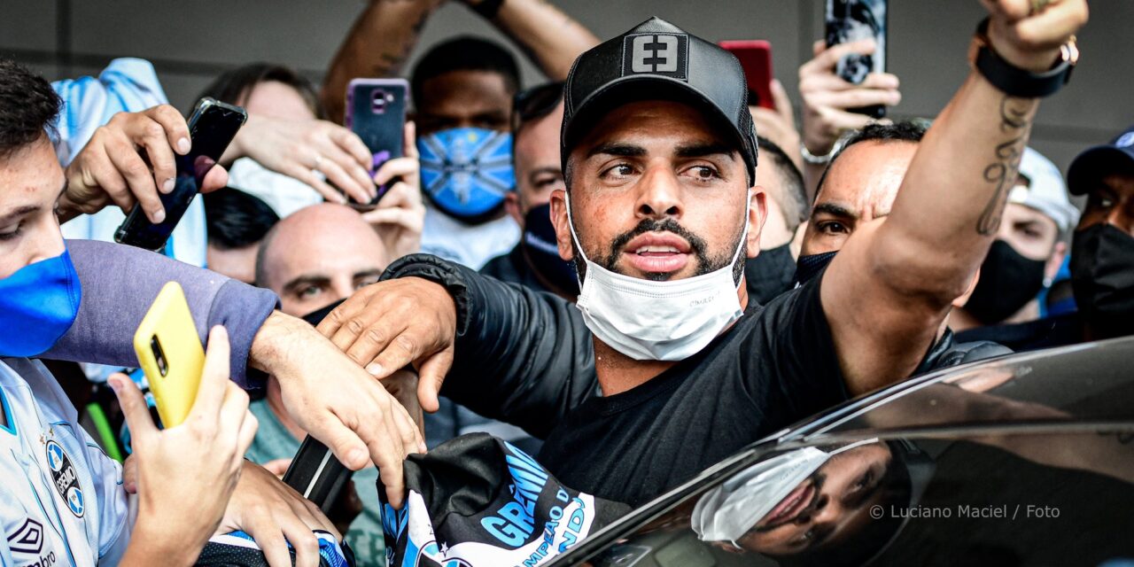 Maicon volta a Porto Alegre após rescisão: “Grêmio vai ficar na minha história”
