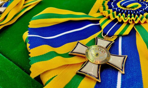 Bolsonaro entrega medalhas a campeões olímpicos militares