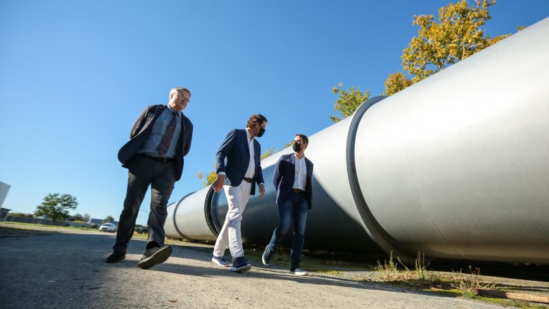 Governador visita centro de teste da Hyperloop, sistema de transporte de alta velocidade que analisa rota no RS