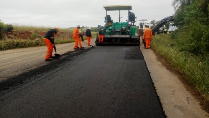 Obras de recuperação asfáltica da RSC-153 avançam no Vale do Rio Pardo