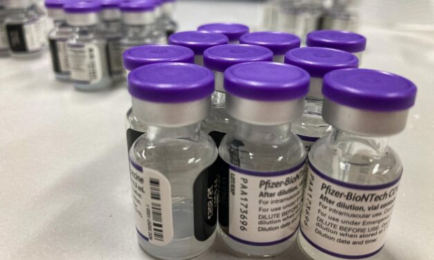 Porto Alegre autoriza segunda dose da vacina Pfizer para quem já tomou da AstraZeneca