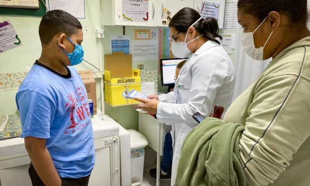 Vacinação contra a Covid-19 segue disponível em 53 pontos nesta segunda-feira em Porto Alegre