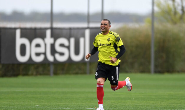 Experiência ou juventude? Quem jogará ao lado de Bruno Méndez