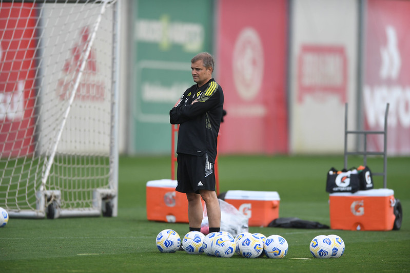 Inter enfrenta o Ceará com mudanças e desfalques na escalação
