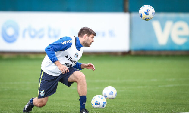 Kannemann volta à titularidade contra o Cuiabá