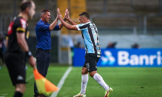 Com sustos, na estreia de Vagner Mancini, Grêmio derrota Juventude na Arena