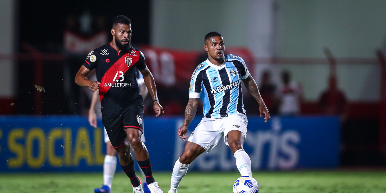 Grêmio perde mais uma chance de sair do Z4 com derrota de 2 a 0 para o Atlético-GO