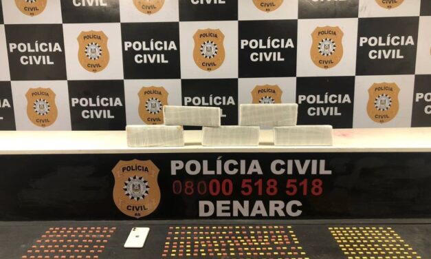 Mulher que traficava drogas e usava filha de 1 ano para despistar a Polícia é presa em Porto Alegre