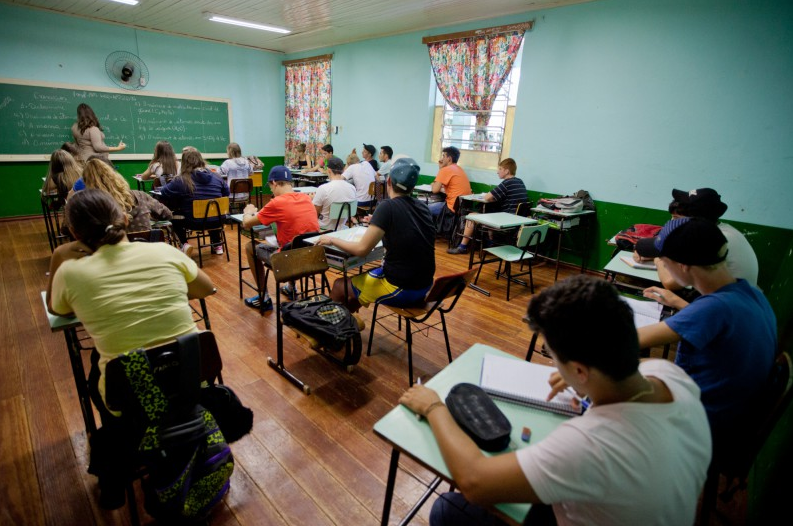 Governo publica decreto que torna obrigatório o retorno às aulas presenciais no RS