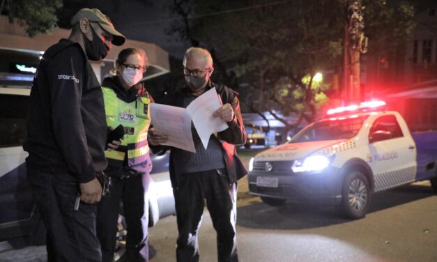 Aglomerações na Cidade Baixa, em Porto Alegre, são dispersadas após operação da Guarda Municipal