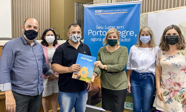 Prefeitura entrega títulos de matrículas a moradores do Loteamento Antônio Ávila Nunes