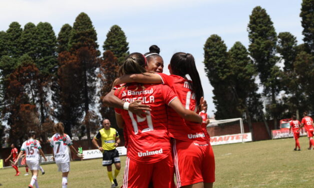 Gurias Coloradas goleiam o Brasil de Farroupilha por 6 a 1 nas semis do Gauchão