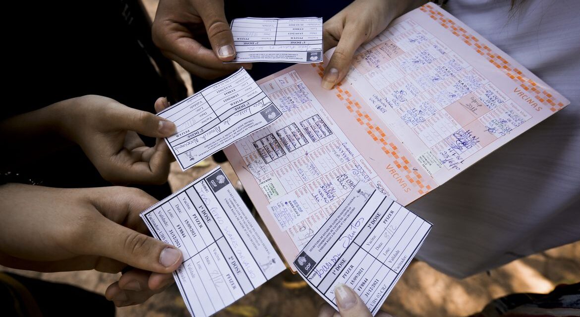 Brasil já aplicou mais de 300 milhões de doses de vacinas contra covid