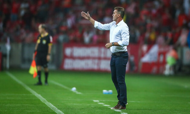 “A gente acredita”, afirma Vagner Mancini após derrota no Clássico Gre-Nal
