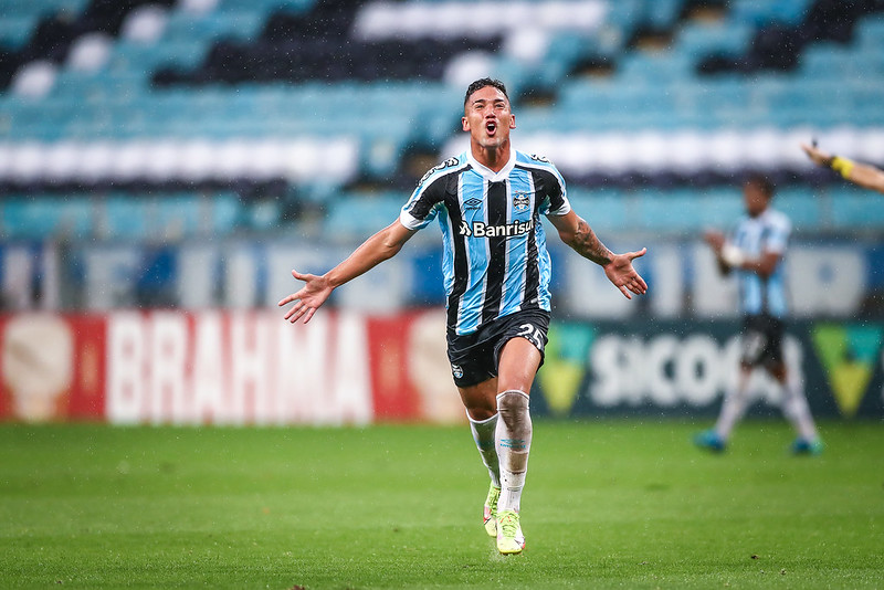 Grêmio vence RB Bragantino por 3 a 0 em grande partida e mantém viva a esperança de sair do Z4