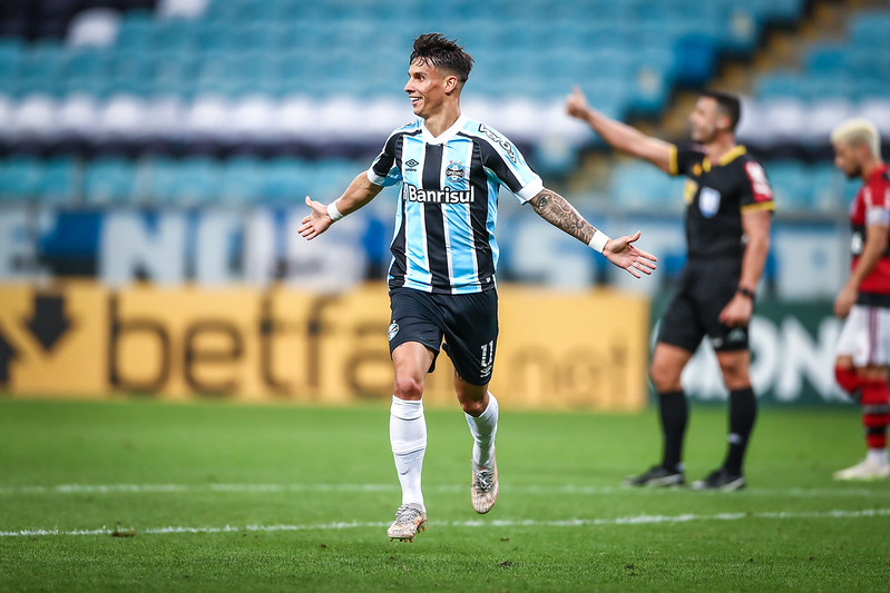 Grêmio empata em 2 a 2 com o Flamengo em um final de jogo emocionante