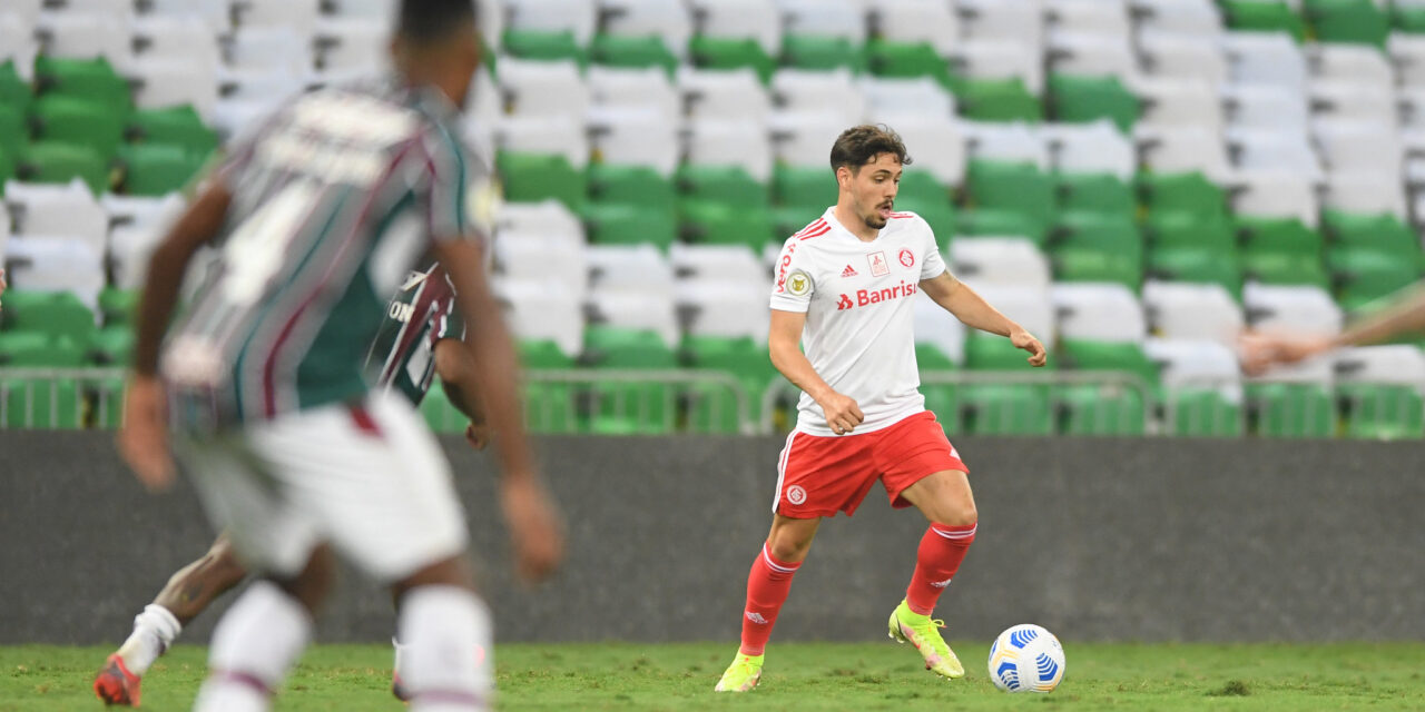 Sem dupla de volantes titular, Inter deve ter Johnny e Maurício como novidades contra o Santos