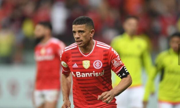 Taison fica à disposição para enfrentar o Flamengo