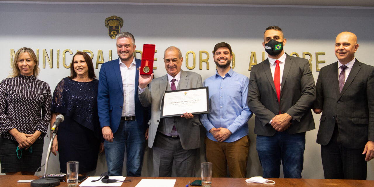 Empresário Luiz Carlos Camargo recebe título de cidadão de Porto Alegre da Câmara de Vereadores