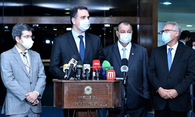 Senadores da CPI da Pandemia entregam sugestões de projetos ao presidente do Senado