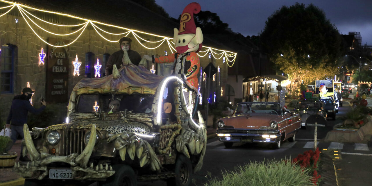 Parada de Natal leva magia dos parques ao 34° Sonho de Natal de Canela