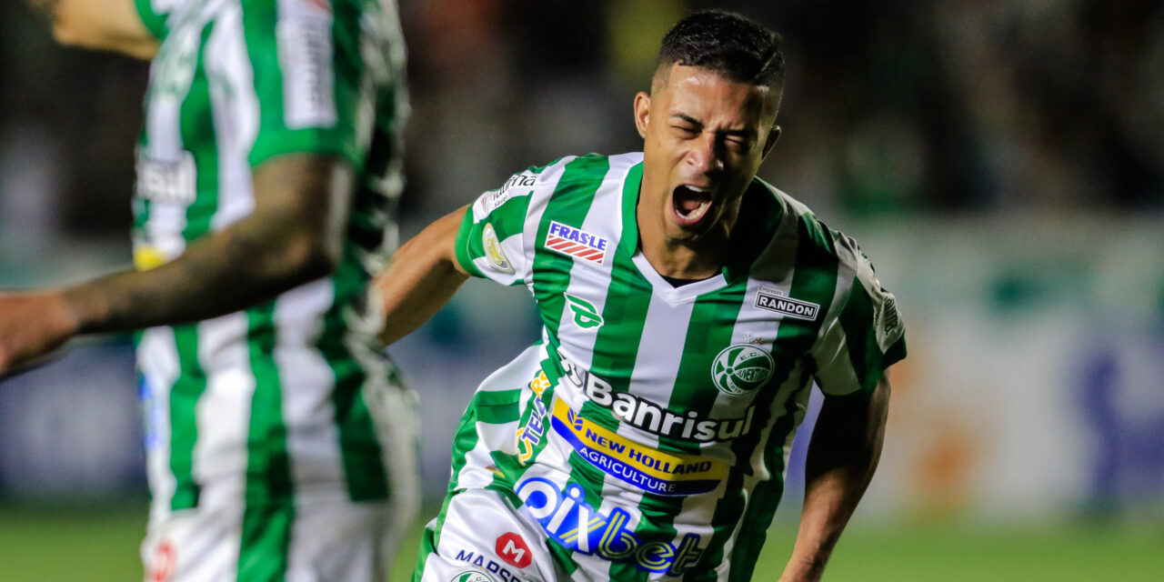 Com Jaconi lotado, Juventude vence Red Bull Bragantino e fica perto da permanência na Série A