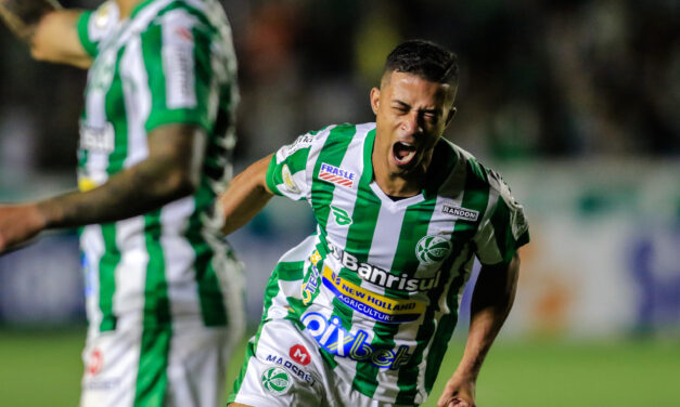 Com Jaconi lotado, Juventude vence Red Bull Bragantino e fica perto da permanência na Série A