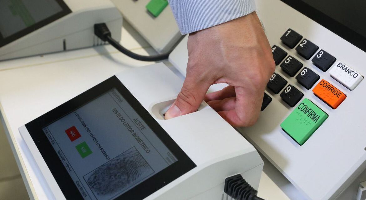 TSE apresenta novo modelo de urna eletrônica para eleições de 2022