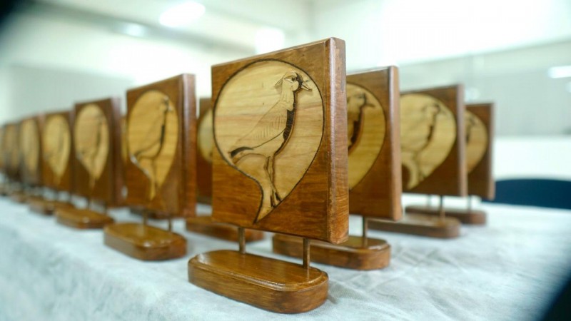 Apenados do Complexo Penitenciário de Canoas produzem troféus para o Prêmio Sema-Fepam de Jornalismo Ambiental