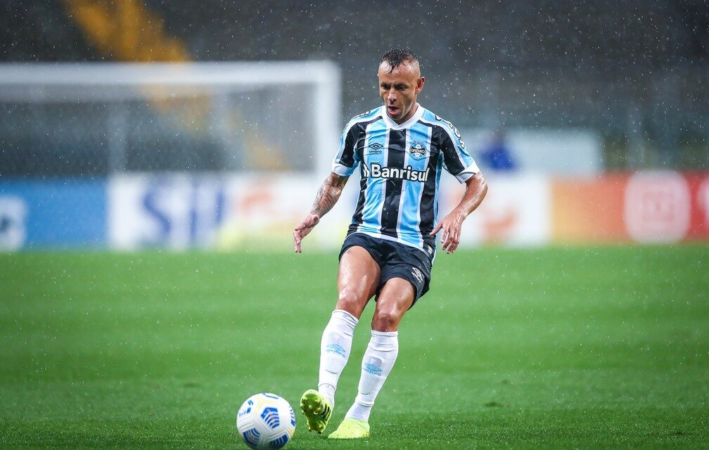 Presidente do São Paulo confirma contratação de Rafinha