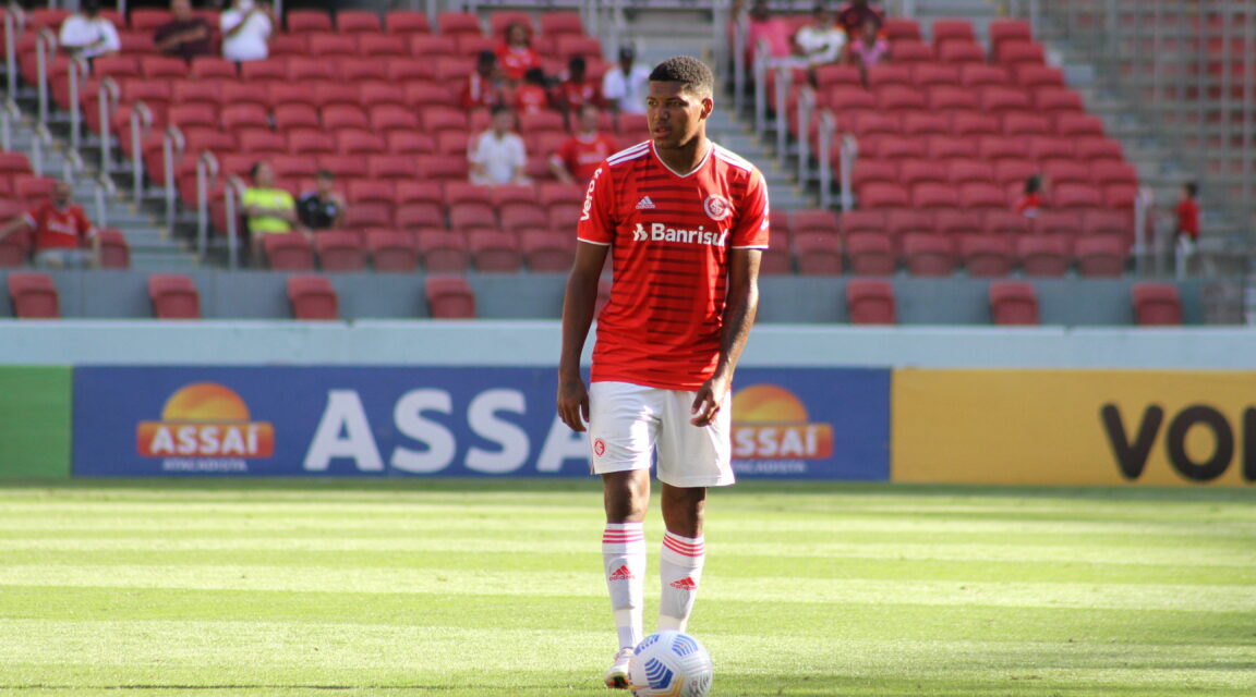 Inter promove quatro jogadores do sub-20 para o profissional