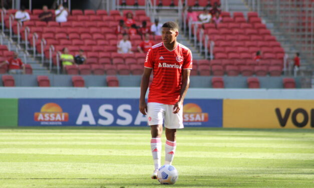 Inter promove quatro jogadores do sub-20 para o profissional