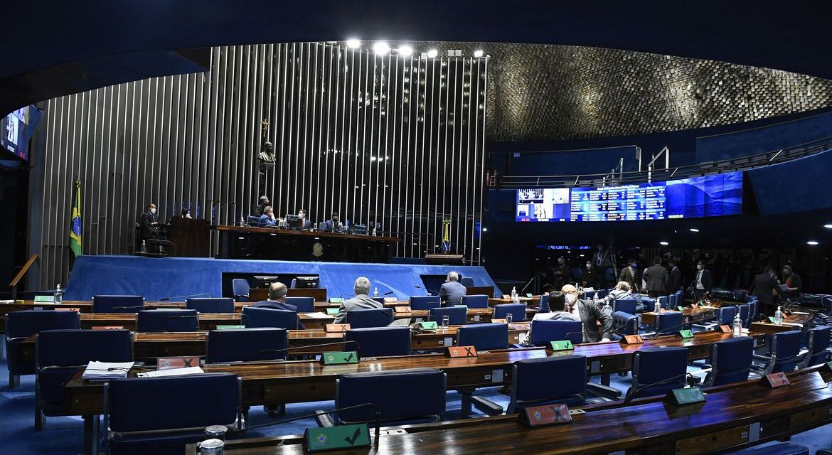 Senado aprova medida provisória que cria Auxílio Brasil