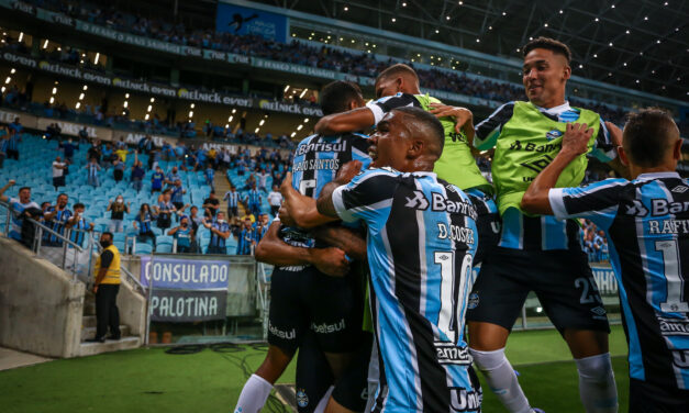 Em noite de golaços, Grêmio goleia o São Paulo por 3 a 0 e segue vivo na briga contra o rebaixamento