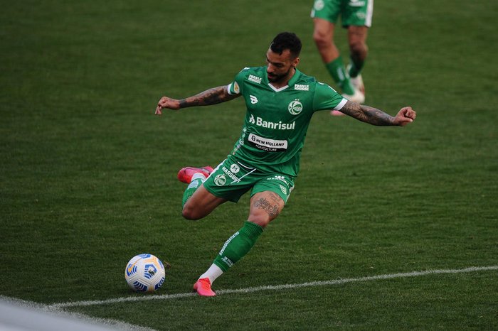 Além de Orejuela, Grêmio negocia com lateral direito Michel Macedo, do Juventude