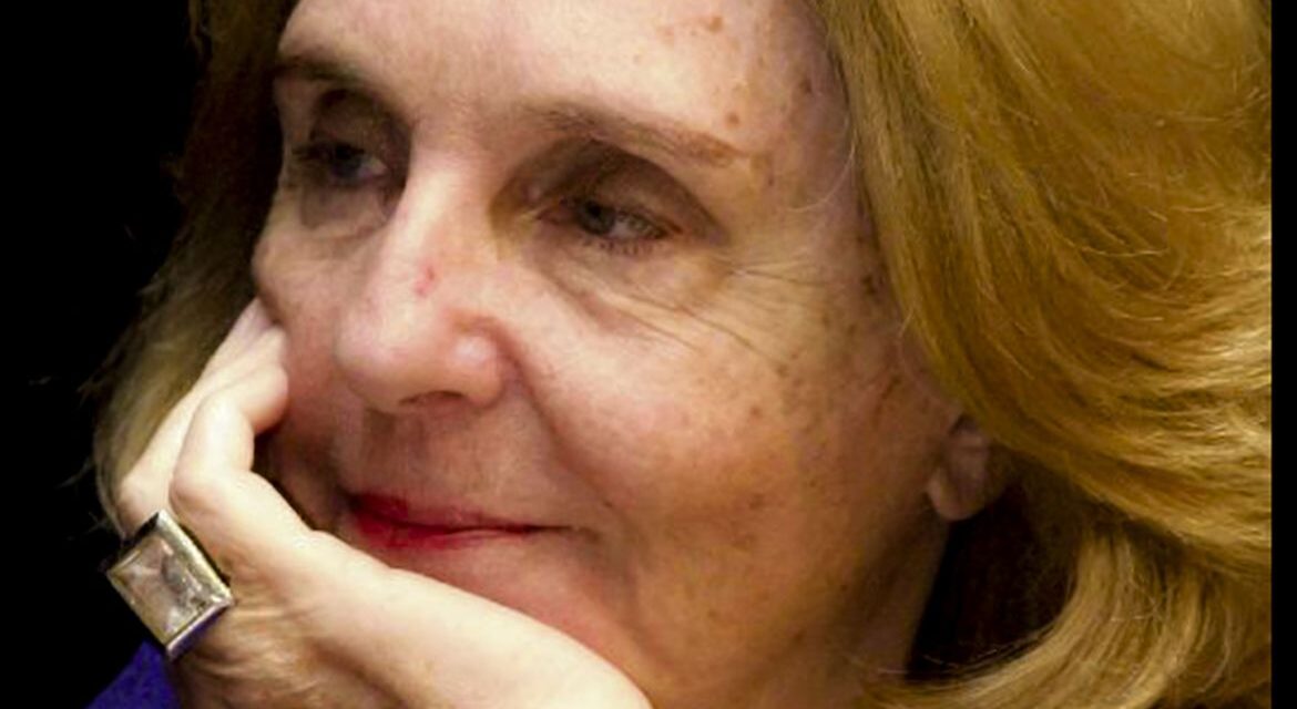 Escritora Lya Luft morre aos 83 anos, em Porto Alegre