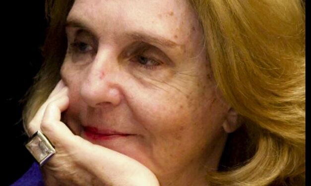 Escritora Lya Luft morre aos 83 anos, em Porto Alegre