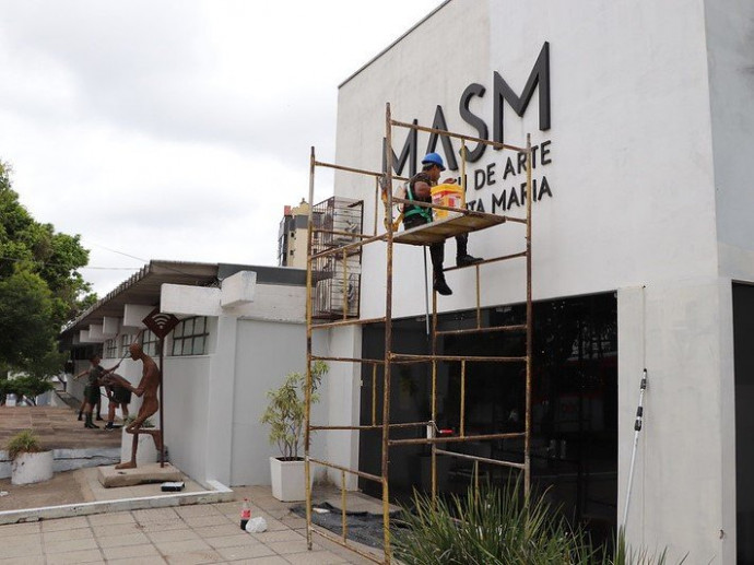 Em parceria do ReViva MASM, militares pintam fachada do Museu de Artes de Santa Maria