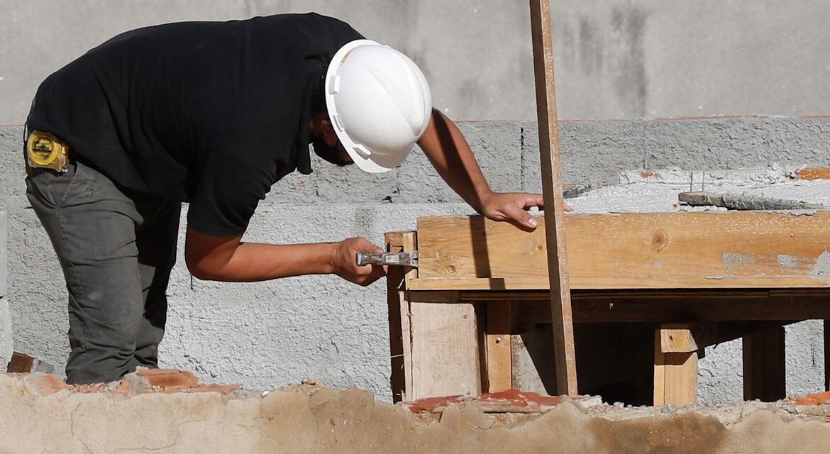 Construir ficou 14,03% mais caro em 2021