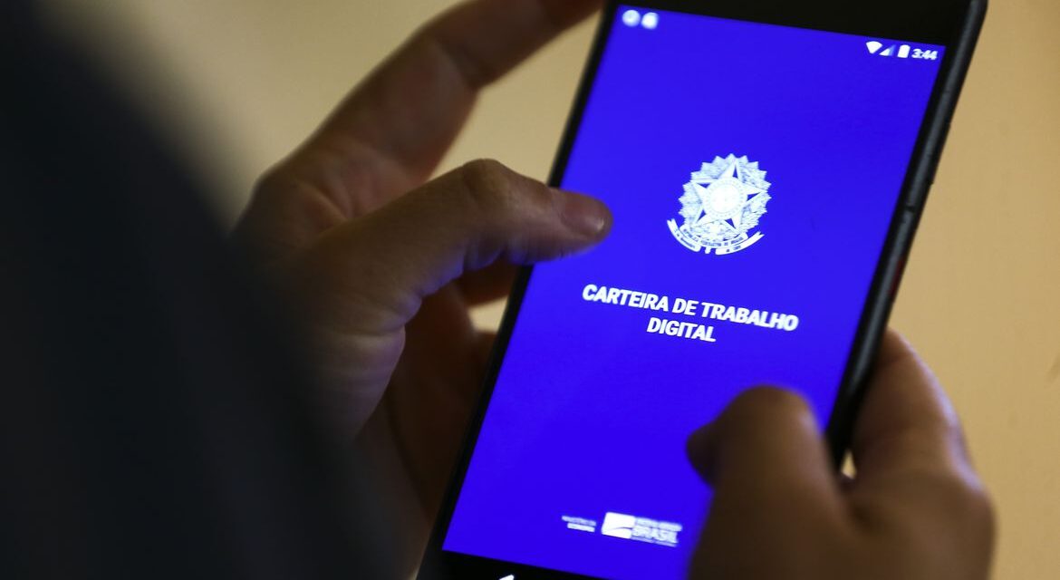 Caged: Brasil gera 324,1 mil empregos formais em novembro