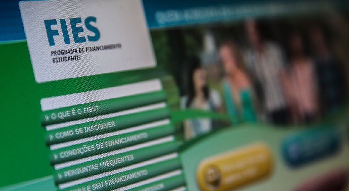 Governo publica MP com regras para renegociação de dívidas do Fies