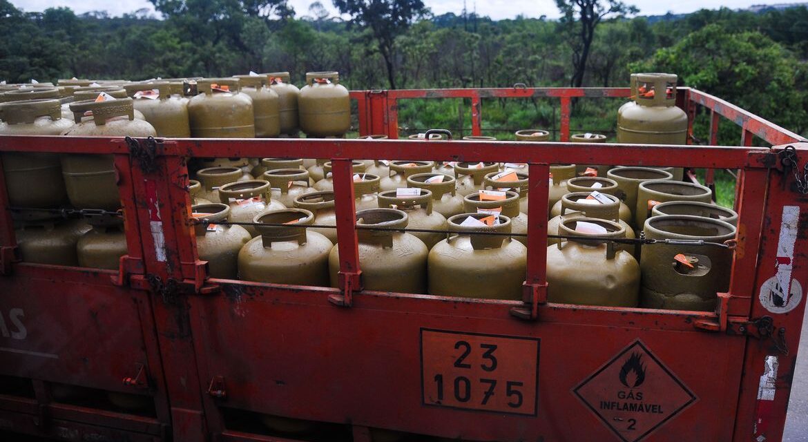 Começa hoje pagamento do Auxílio Gás a atingidos por chuvas na BA e MG
