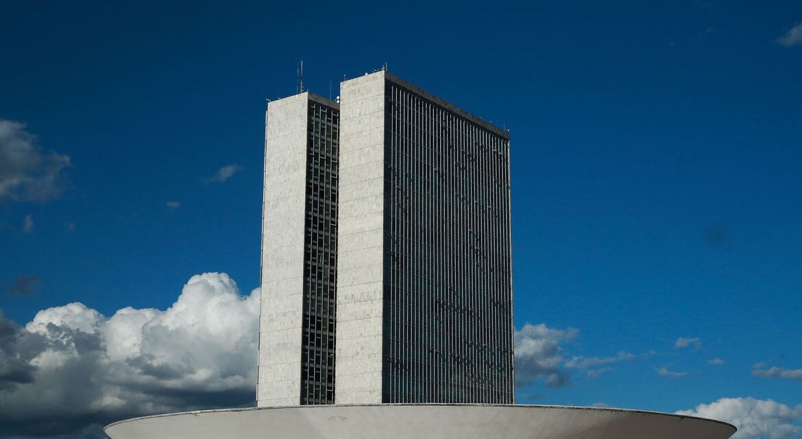 Câmara aprova projeto que regulamenta cobrança de ICMS