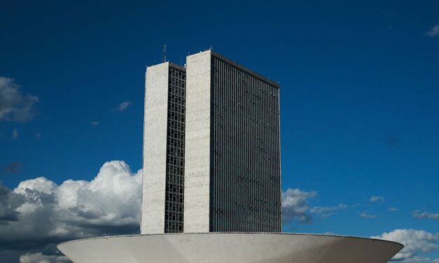 Câmara aprova projeto que regulamenta cobrança de ICMS