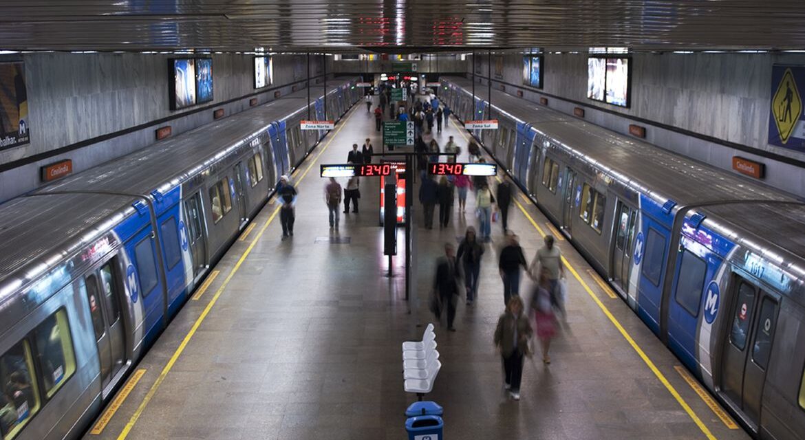 Passageiro que tomar dose de reforço viaja de graça no Metrô do Rio