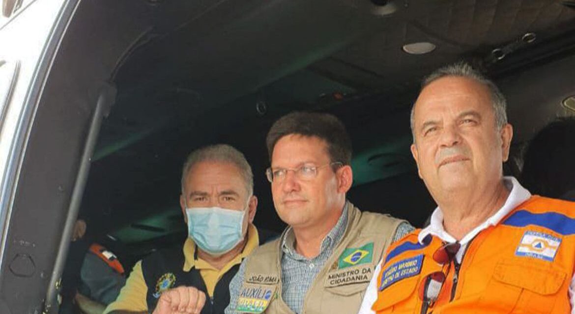Ministros sobrevoam Bahia e prometem recursos para reconstrução