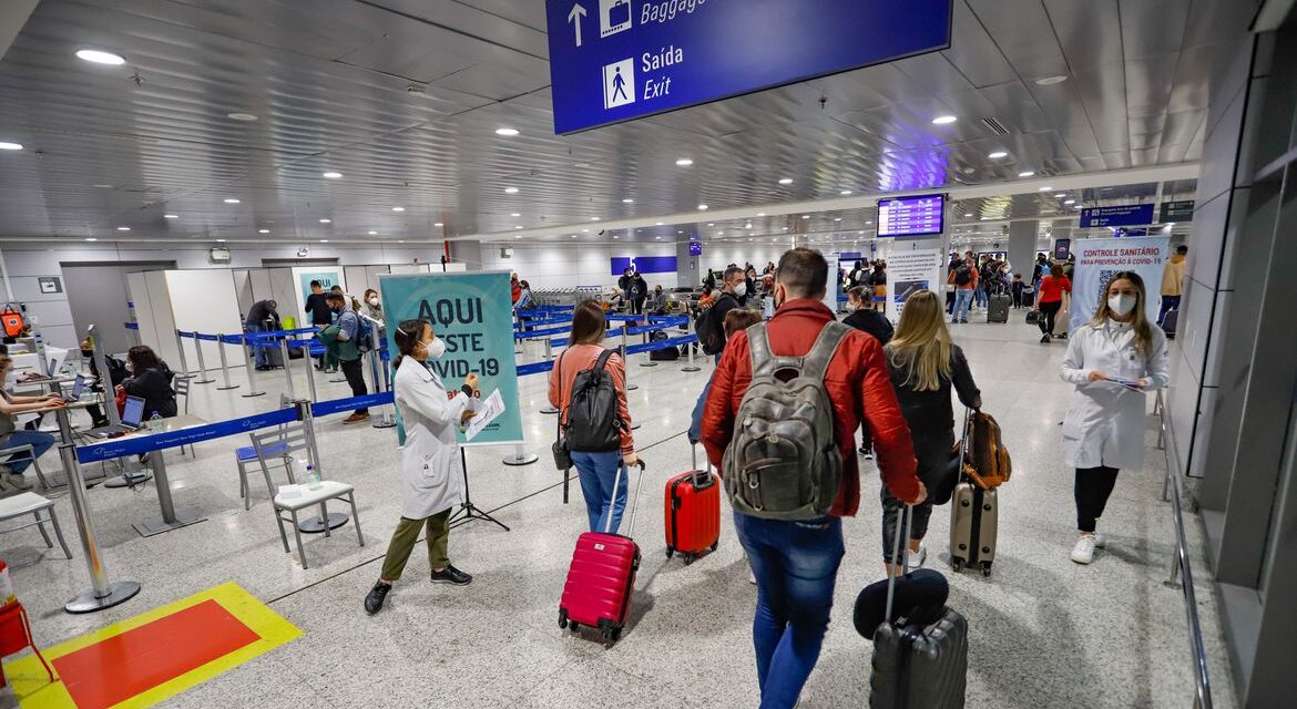 Governo passa a exigir comprovante de vacinação para entrar no Brasil