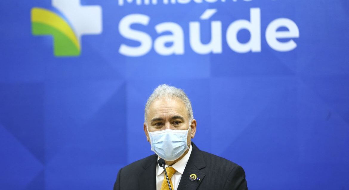 Crianças terão doses de vacina se forem incluídas no PNI, diz ministro